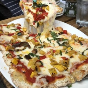 Gluten-free vegetarian pizza from Senza Gluten